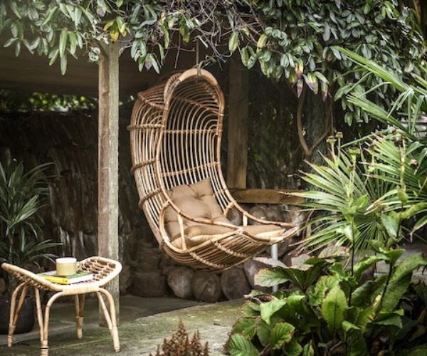 جلسات خارجية بسيطة وعملية لحديقتك