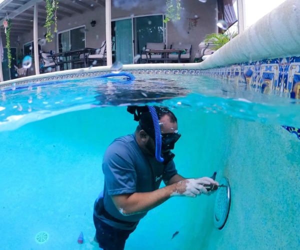 كشف تسربات المسابح