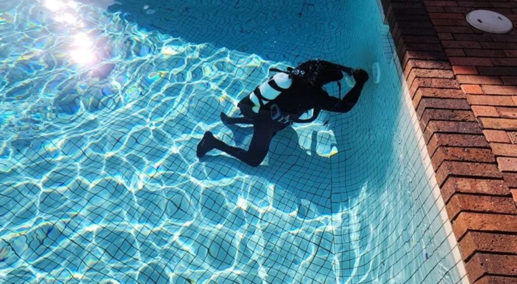 كشف تسربات المسابح